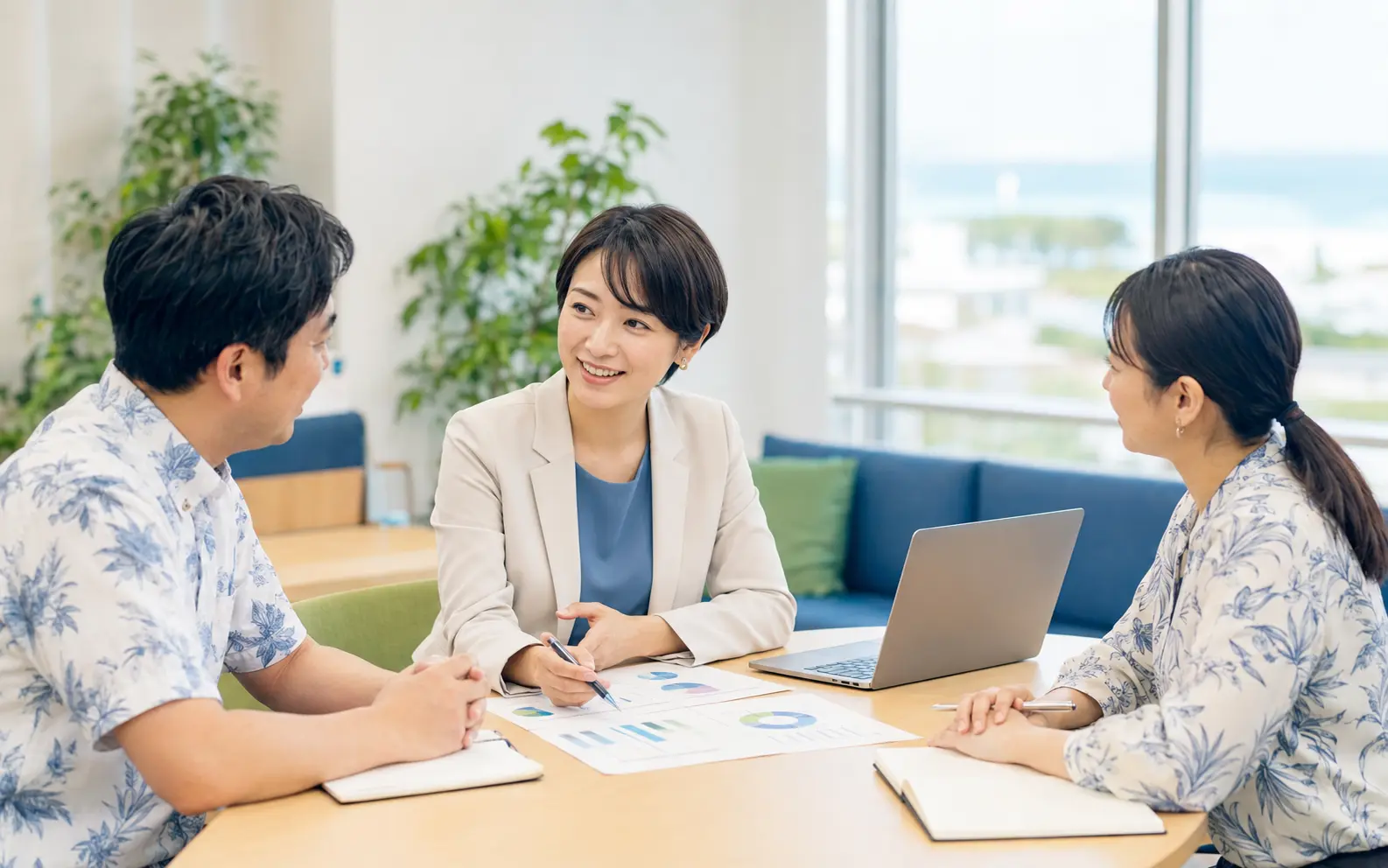 企業と連携して働く機会を考える様子